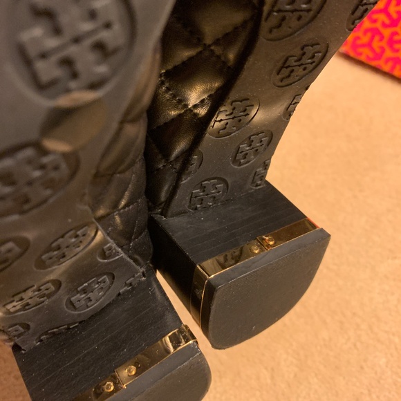 Tory Burch Maggie Black Quilted Pumps - Size 11 - Picture 11 of 13